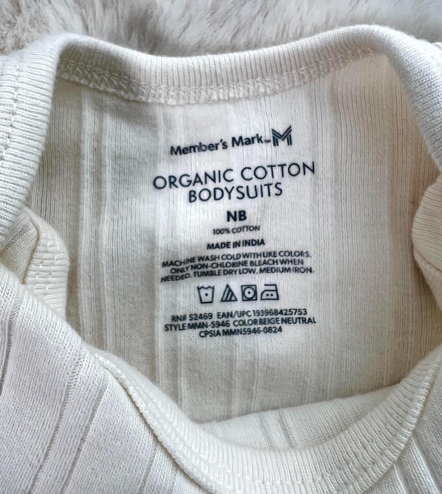 Baby bodysuit with cute mushroom, shower gift for new mom, organic cotton infant monthly milestone outfit, coming home from hospital romper