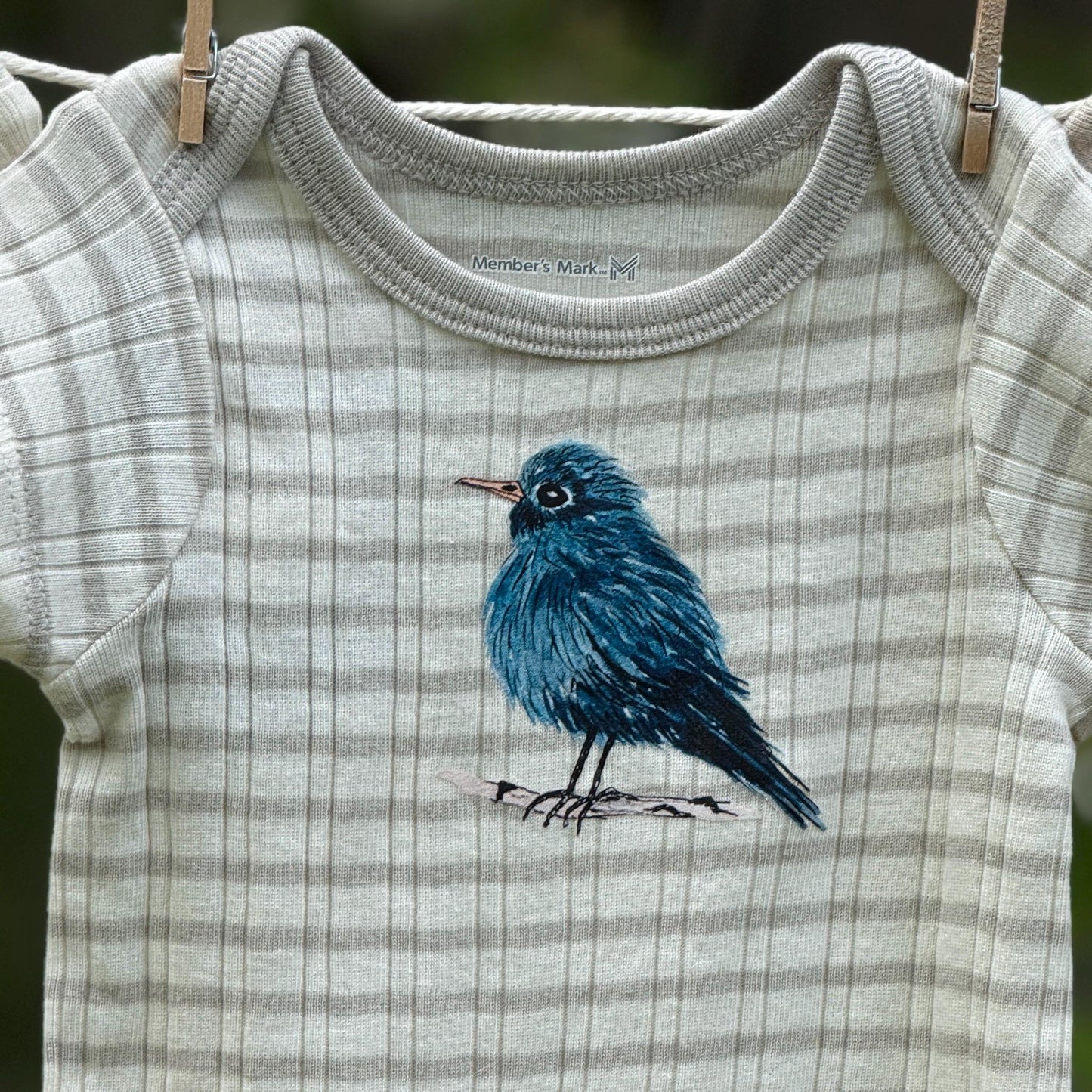 Baby bodysuit with sweet baby bird, organic cotton outfit baby shower present, coming home from hospital outfit, monthly milestone outfit