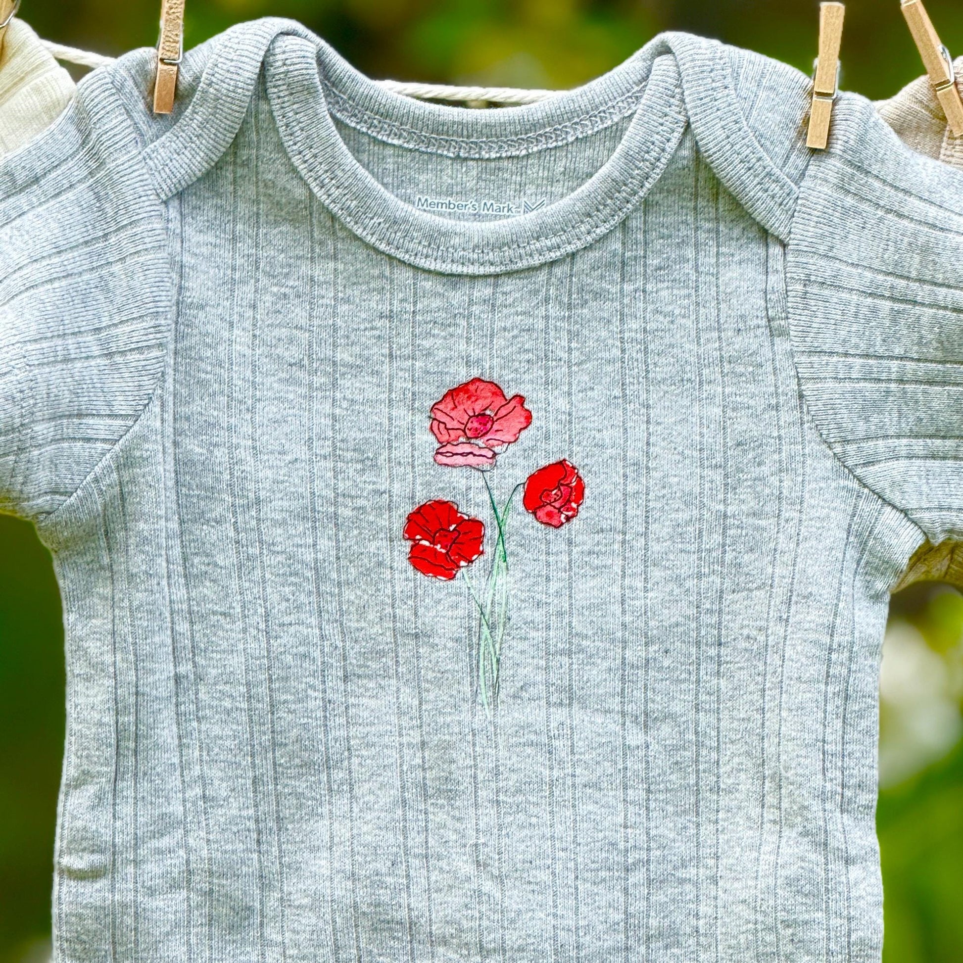 Baby bodysuit with pretty poppies, newborn infant gift, monthly milestone outfit, baby girl romper with floral, soft organic cotton bodysuit