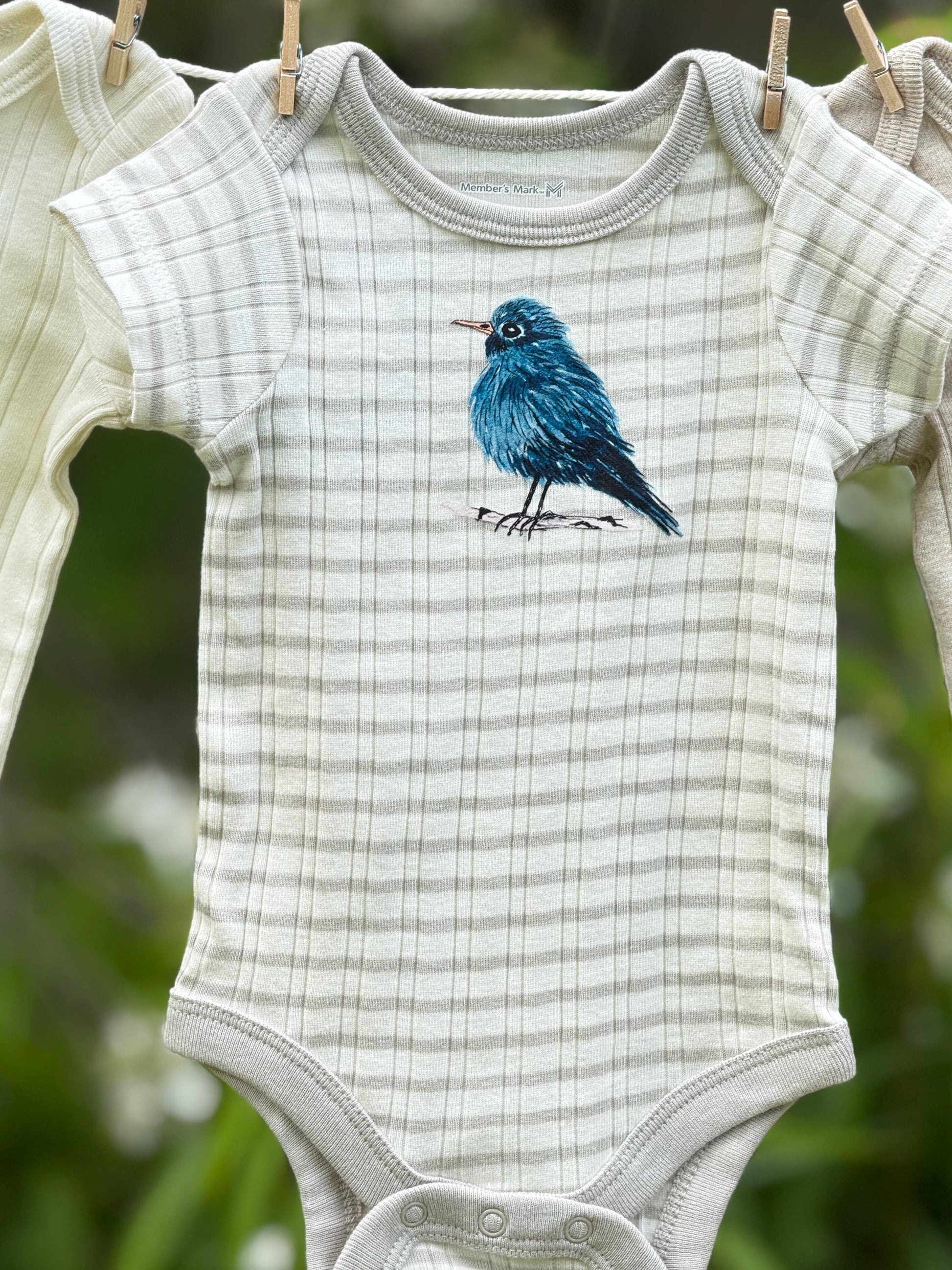 Baby bodysuit with sweet baby bird, organic cotton outfit baby shower present, coming home from hospital outfit, monthly milestone outfit