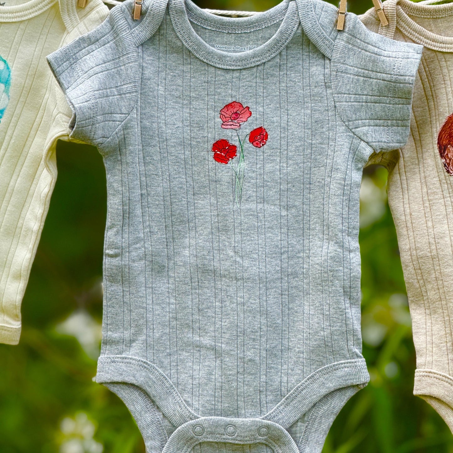 Baby bodysuit with pretty poppies, newborn infant gift, monthly milestone outfit, baby girl romper with floral, soft organic cotton bodysuit