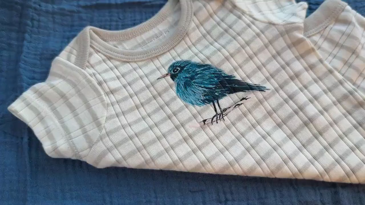 Baby bodysuit with sweet baby bird, organic cotton outfit baby shower present, coming home from hospital outfit, monthly milestone outfit