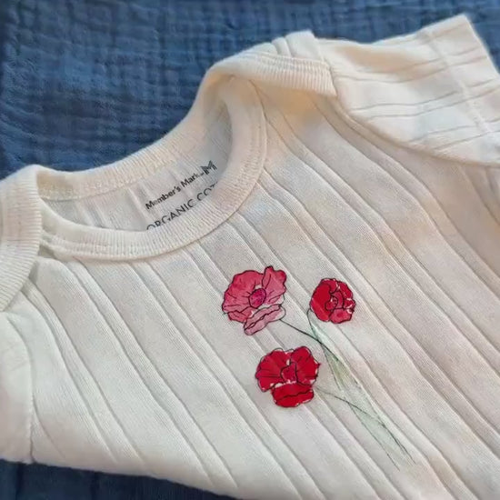 Baby bodysuit with pretty poppies, newborn infant gift, monthly milestone outfit, baby girl romper with floral, soft organic cotton bodysuit
