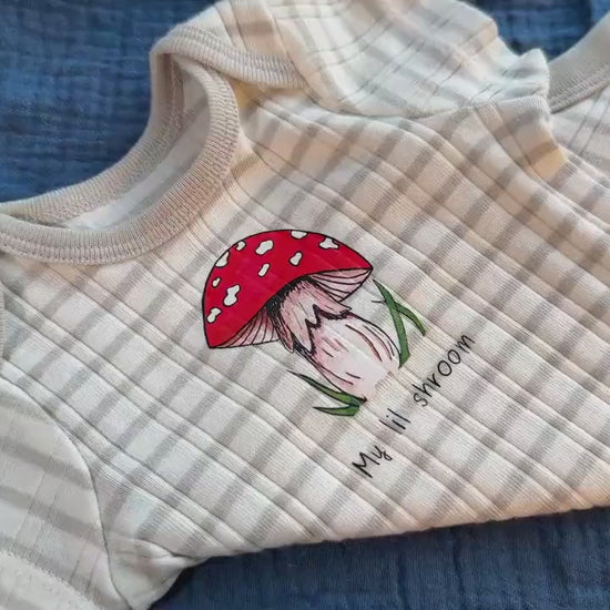 Baby bodysuit with cute mushroom, shower gift for new mom, organic cotton infant monthly milestone outfit, coming home from hospital romper