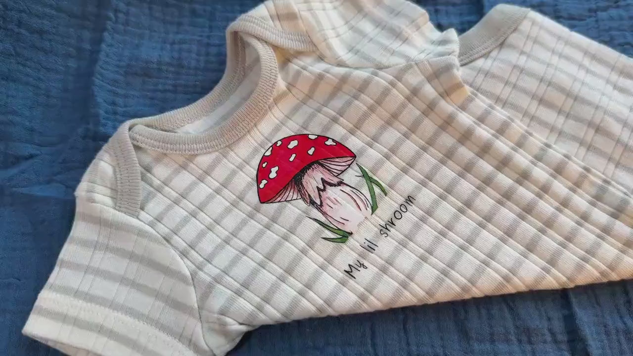 Baby bodysuit with cute mushroom, shower gift for new mom, organic cotton infant monthly milestone outfit, coming home from hospital romper